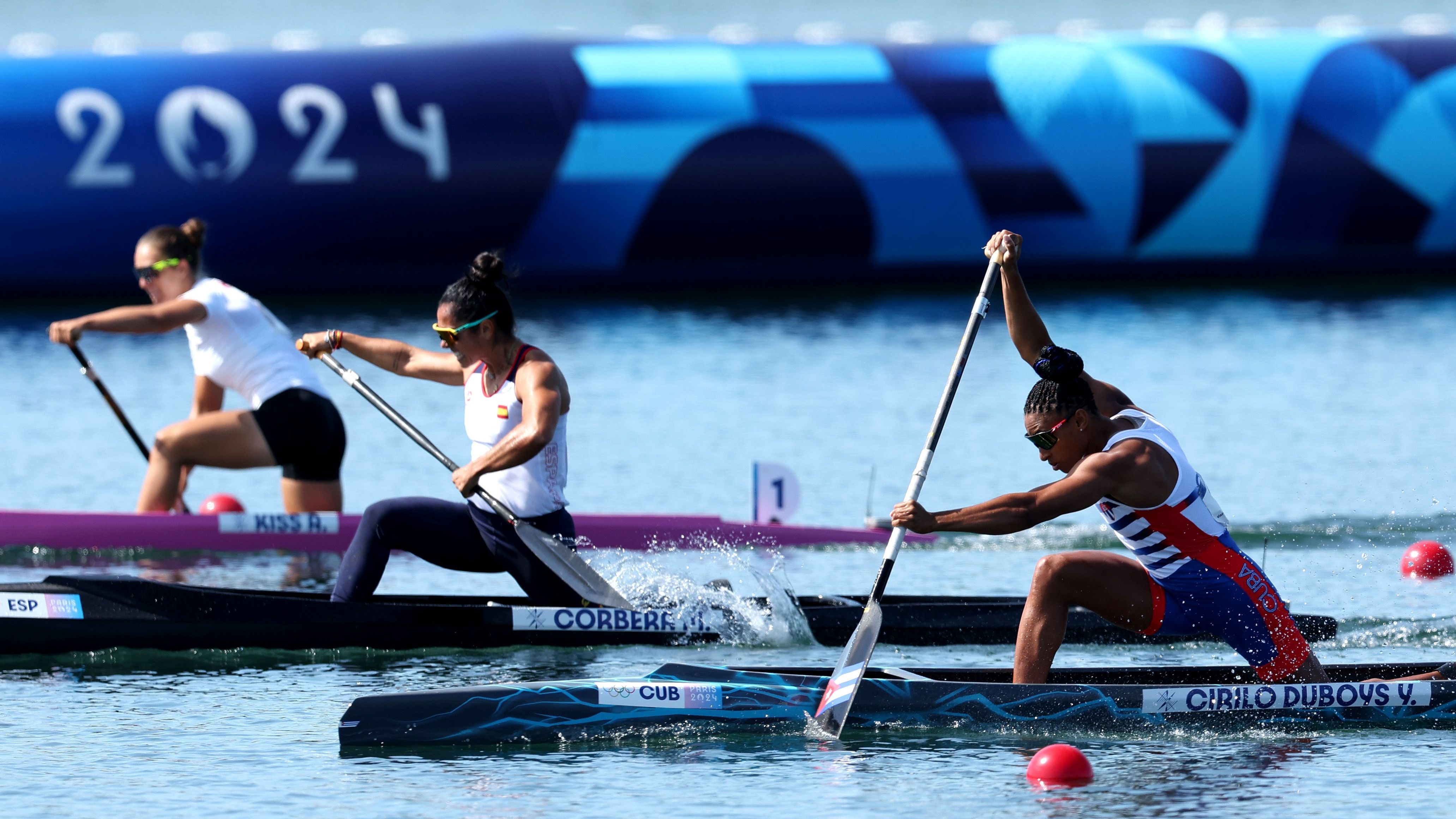 <strong>Olympia 2024: Die besten Bilder des 15. Tages</strong><br>Die Kanuten duellieren sich im Einer-Kanadier.