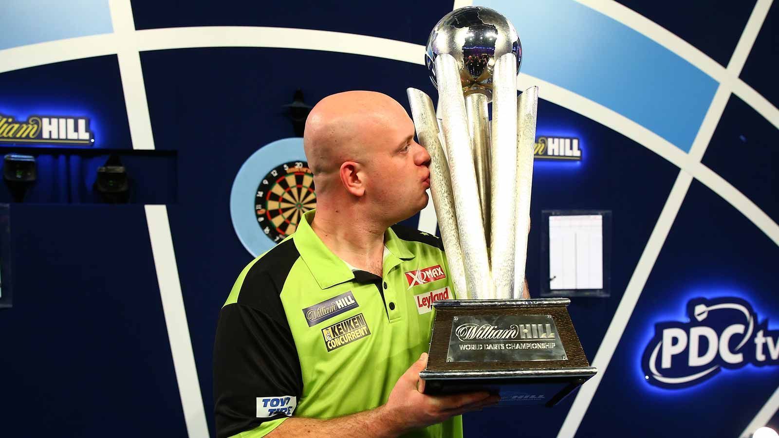 
                <strong>Top 10: Die Spieler mit dem höchsten gewonnenen Preisgeld</strong><br>
                Michael van Gerwen hat bereits zum dritten Mal die Weltmeisterschaft der PDC gewonnen. Im Finale setzte sich der Niederländer gegen Michael Smith mit 7:3 durch. Dabei hat er eine schlappe halbe Million Pfund an Preisgeld eingefahren. Die Spieler beim Darts können durchaus gutes Geld verdienen. ran.de gibt einen Überblick über die bisherigen Topverdiener seit 1990. (Quelle: vermoegenmagazin.de ; Stand: 02.01.2019)
              