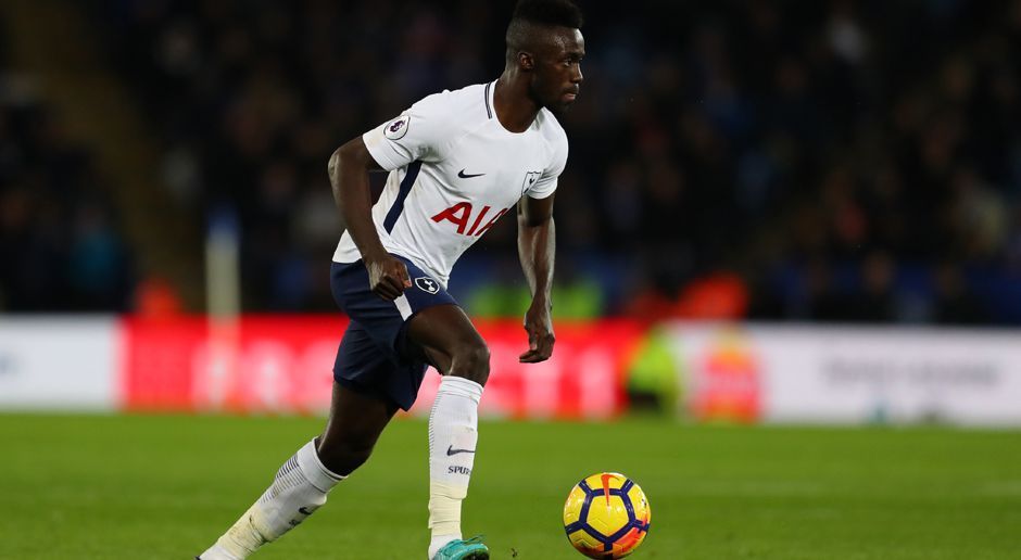 
                <strong>Innenverteidigung: Davinson Sanchez</strong><br>
                ... Davinson Sanchez die Innenverteidigung unserer Top-Elf. Der Kolumbianer wechselte im August von Ajax Amsterdam zu den Tottenham Hotspur. 50 Millionen Euro ließen sich diese die Dienste des 21-Jährigen Talents kosten.
              