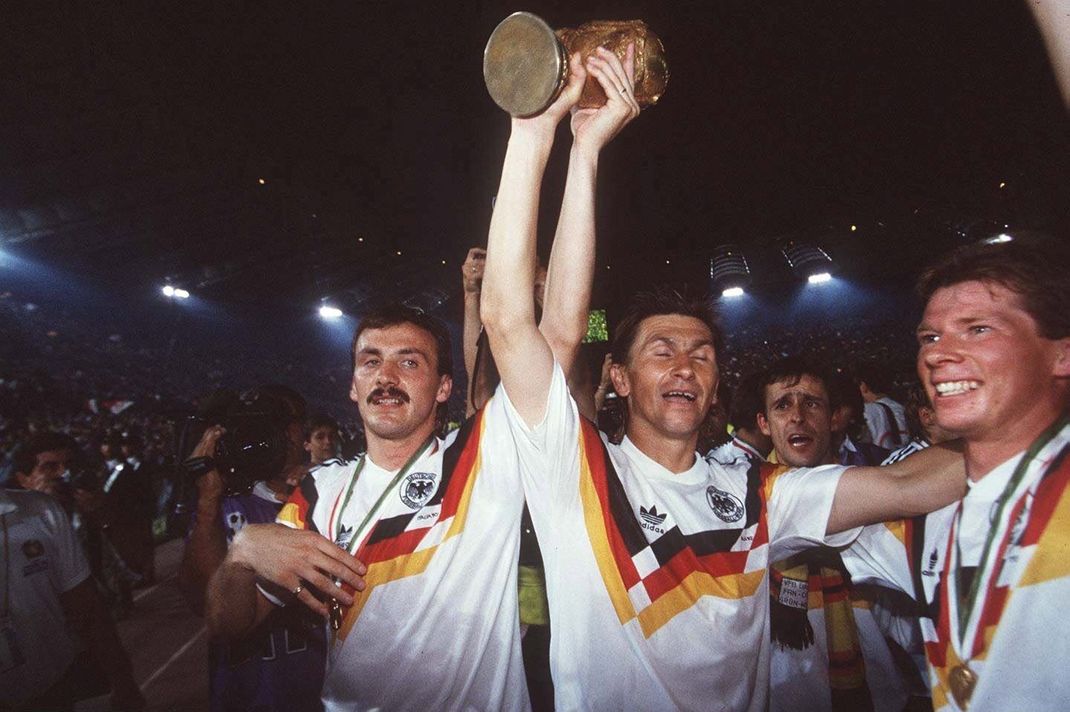 Jürgen Kohler (l.) wurde 1990 mit Deutschland Weltmeister