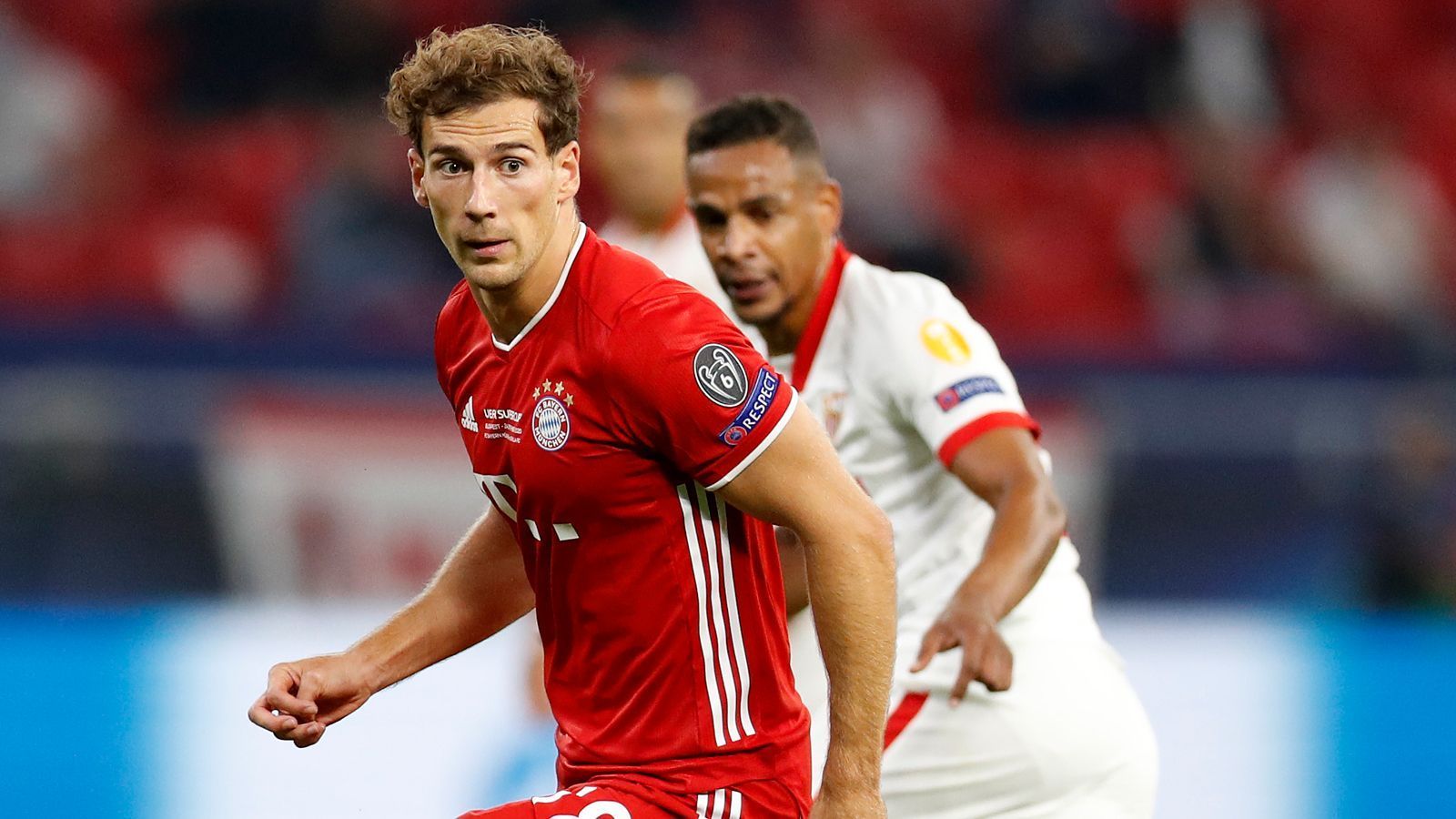 
                <strong>Leon Goretzka</strong><br>
                In der Zentrale gelingt es Goretzka zunächst im gesamten Spielverlauf zu selten, den zugestellten Kimmich im Spielaufbau zu unterstützen. Dafür ist er in der Defensive immer wieder wuchtig zur Stelle. Und: Beim 1:1 mit einem trockenen Abschluss aus elf Metern im richtigen Moment am richtigen Ort. In der 99. Minute wird er im Zentrum durch Javi Martinez ersetzt. ran.de-Note: 3
              