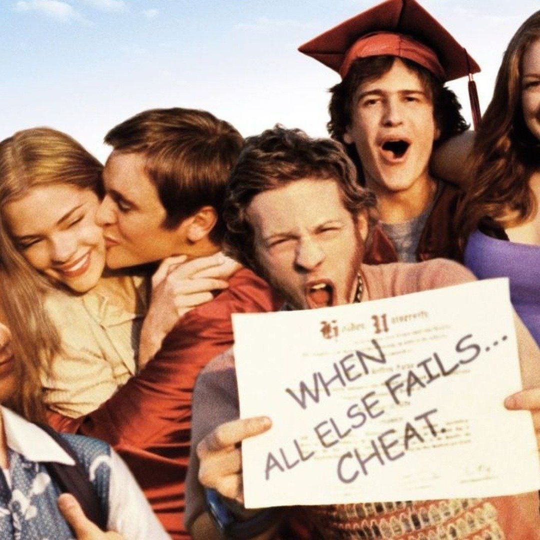 Jason Segel und andere Schauspieler:innen in "Slackers"