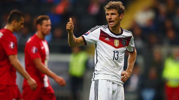 
                <strong>Deutschland</strong><br>
                Platz 2: Trotz der 55 Millionen Euro, die Thomas Müller als teuerster Spieler der DFB-Elf wert ist, kommen die Deutschen "nur" auf einen Gesamtwert von 521,5 Millionen Euro. Das reicht für Platz zwei im Ranking.
              