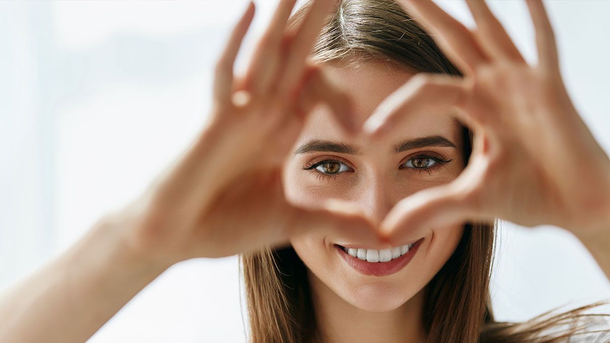 Wie lange hält das Microblading? Welche Kosten kommen auf dich zu? Was ist für die Nachbehandlung zu beachten? Wir haben die Antworten zum Permanent-Make-up Trend! 