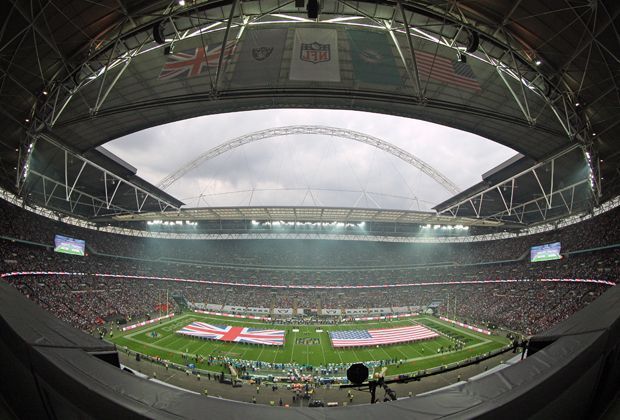 
                <strong>Oakland Raiders - Miami Dolphins</strong><br>
                Das Wembley-Stadion ist wie immer ausverkauft. Es wird eine wahre Show zelebriert. Bereits Stunden vor dem Spiel steht alles Kopf.
              