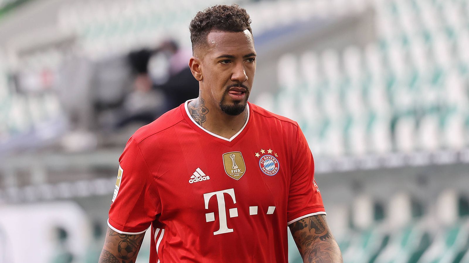 
                <strong>Bayern-Vorstand beschließt: Boateng verlässt die Bayern</strong><br>
                Der nächste Personal-Knall an der Säbener Straße. Am 7. April gibt Salihamidzic vor dem Champions-League-Spiel gegen Paris St. Germain live im TV bekannt, dass der auslaufende Vertrag mit Innenverteidiger Boateng nach der Saison nicht verlängert wird. Auch Boateng war dann zehn Jahre lang in München. Fans wettern gegen die Entscheidung der Bayern-Bosse, doch die Trennung scheint beschlossen.
              