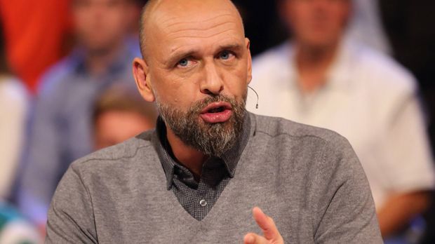 
                <strong>Holger Stanislawski (2009)</strong><br>
                Erhielt 2009 die beste Note. Seit 2013 hat er sich aus dem Trainergeschäft zurückgezogen, ist Geschäftsführer eines Rewe-Ladens in Hamburg. Und Experte für das ZDF.
              