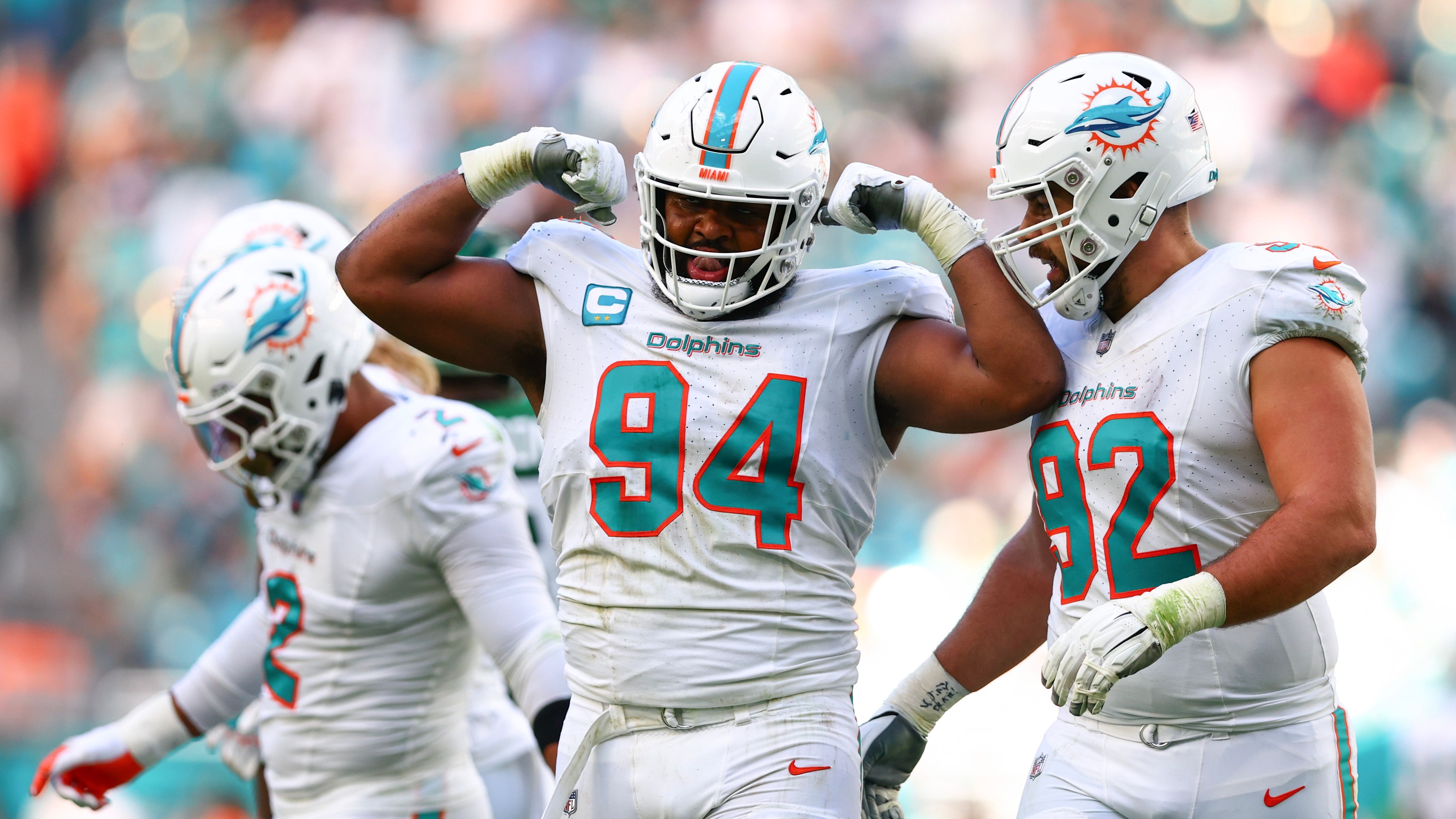 <strong>Las Vegas Raiders: Verpflichtung von Christian Wilkins<br></strong>Was ist besser als ein durchgedrehter und bockstarker Defensive Liner? Zwei durchgedrehte und bockstarke Defensive Liner! Christian Wilkins wird künftig an der Seite von Maxx Crosby spielen. Die beiden Dauerbrenner dürften gegnerische Offensive Lines vor viele Probleme stellen.&nbsp;