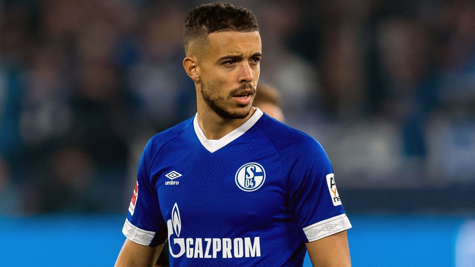 
                <strong>Franco Di Santo (FC Schalke 04)</strong><br>
                Der 1,93 Meter große Argentinier Franco Di Santo steht seit 2015 auf Schalke unter Vertrag, zum großen Durchbruch reichte es für den früheren Bremer bei den Knappen aber nie. Nun soll der 29 Jahre alte Stürmer laut "Sportbild" im Winter unbedingt abgegeben werden, damit Schalke noch einen Teil der einstigen Ablöse von kolportierten sechs Millionen Euro für Di Santo wiederbekommt. Sein Vertrag läuft aus, sportlich fiel der Südamerikaner in der laufenden Saison überhaupt nicht auf. Lediglich ein Wortgefecht mit Trainer Domenico Tedesco nach einer Auswechslung blieb negativ in Erinnerung.
              