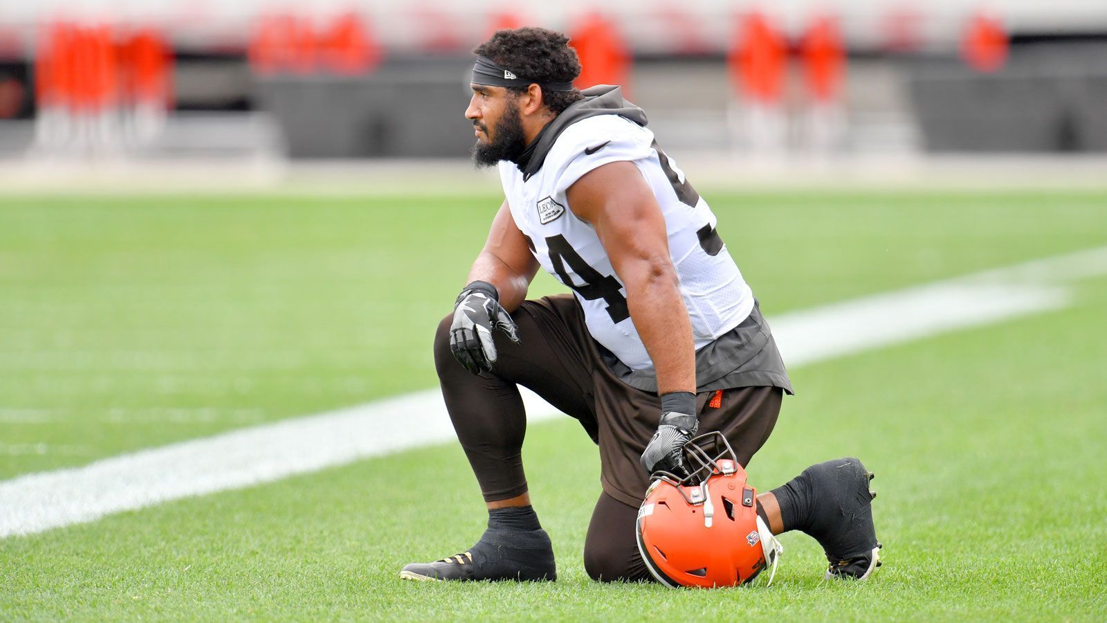 
                <strong>Olivier Vernon (Linebacker)</strong><br>
                &#x2022; Letztes Team: Cleveland Browns -<br>&#x2022; Status: Unrestricted Free Agent -<br>&#x2022; Letztes Gehalt (Saison 2020): 6.750.000 Dollar -<br>&#x2022; Alter: 30 Jahre<br>
              