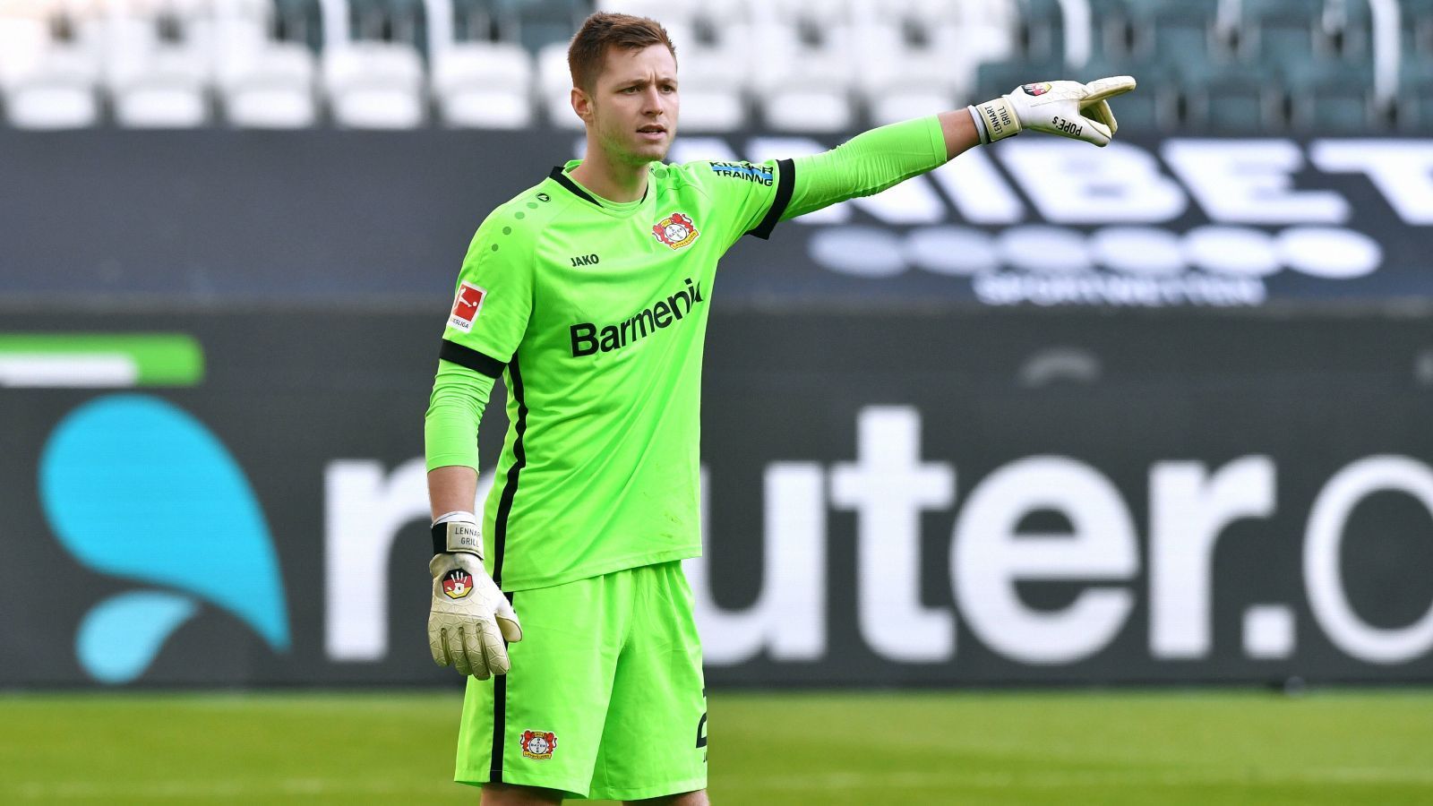 
                <strong>Gewinner: Lennart Grill (Bayer 04 Leverkusen)</strong><br>
                Im vergangenen Sommer wechselte Lennart Grill mit großen Hoffnungen von Kaiserslautern nach Leverkusen. Vor zwei Wochen schlug dann seine Stunde. Weil Stammkeeper Hradecky länger fehlt und Ersatzkeeper Lomb mehrfach patzte, stand erstmals der 22-Jährige bei einem Bundesligaspiel für Bayer zwischen den Pfosten. Trotz der 1:2-Pleite gegen Freiburg ging für ihn "ein Traum in Erfüllung". Nun darf der Torhüter im Kader von Stefan Kuntz weiterträumen.
              