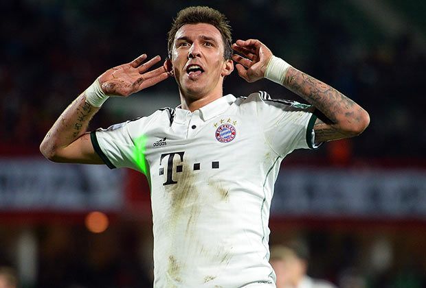
                <strong>FC Bayern - Guangzhou Evergrande</strong><br>
                ... der Flugkopfball zum 2:0!
              