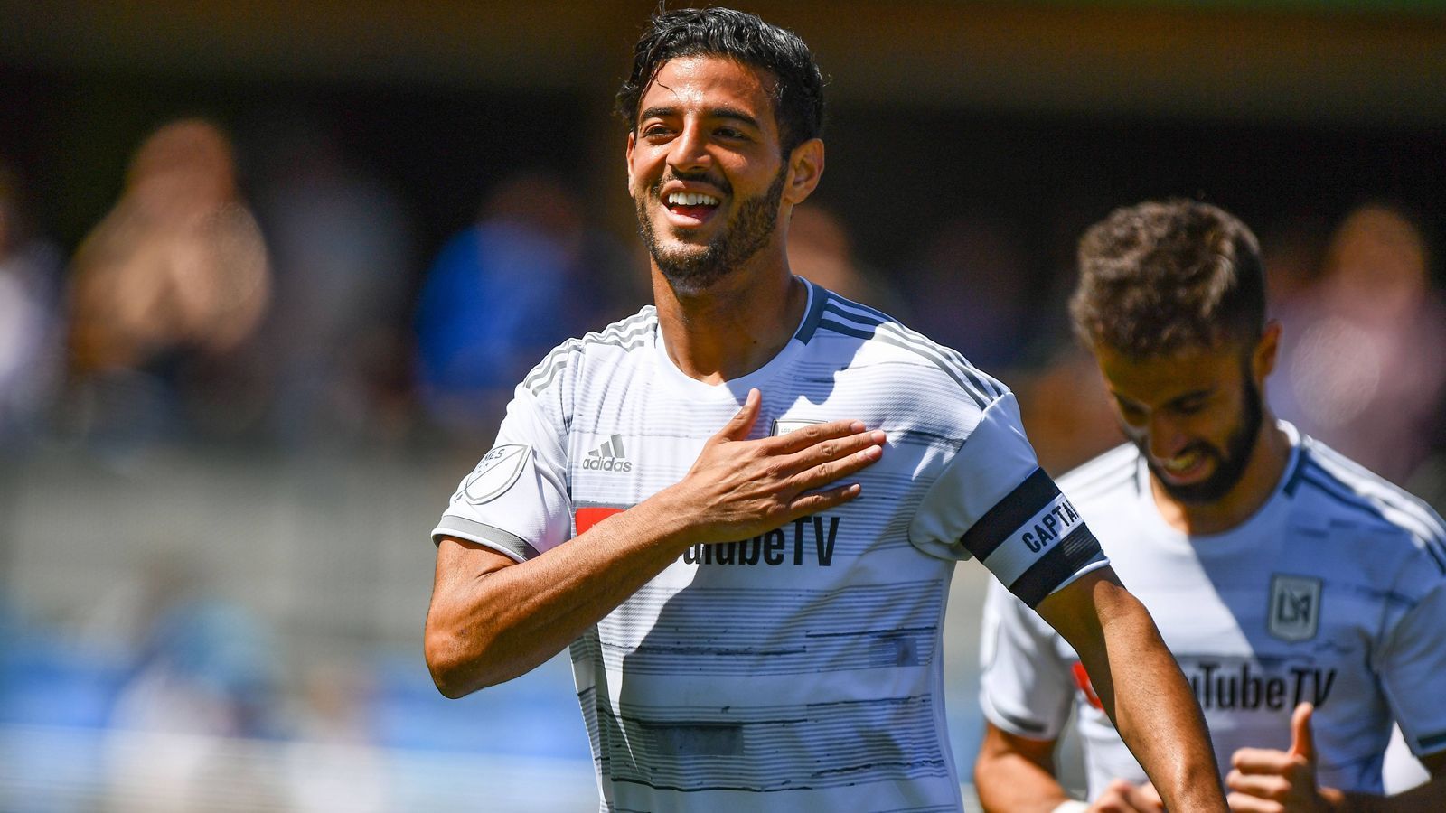 
                <strong>Angriff - Carlos Vela (von den Fans in den Kader gewählt)</strong><br>
                Verein: Los Angeles FCAlter: 30 JahreNationalität: Mexiko
              