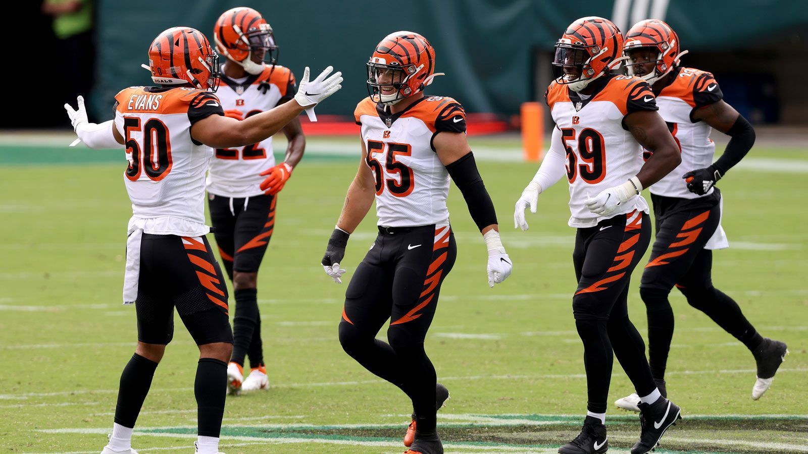 <strong>Platz 9: Cincinnati Bengals<br></strong>Die Bengals setzen dieses Jahr auf Kontinuität. Ein Blick auf die potenziellen Starter verrät: Einzig D-Liner Sheldon Rankins und das Safety-Duo aus Geno Stone und Vonn Bell ist neu, Bell spielte bereits von 2020-2022 für die Bengals. Zudem steht mit Lou Anarumo weiterhin ein sehr guter Koordinator an der Seitenlinie. Klare Schwachstellen lassen sich nicht ausmachen.