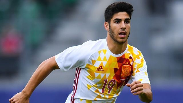 
                <strong>Marco Asensio</strong><br>
                So ist es keine Überraschung, dass Marco Asensio auch ein Kandidat für die spanische Nationalmannschaft ist. Seit 2015 zählt er schon zur U21, macht seitdem sechs Spiele. Am 29. Mai 2016 feiert er dann sogar sein Debüt für das spanische A-Nationalteam. Für die EM in Frankreich ist er noch keine Option, doch für den Neuanfang unter Coach Julen Lopetegui könnte das Talent in Zukunft eine Rolle spielen.
              