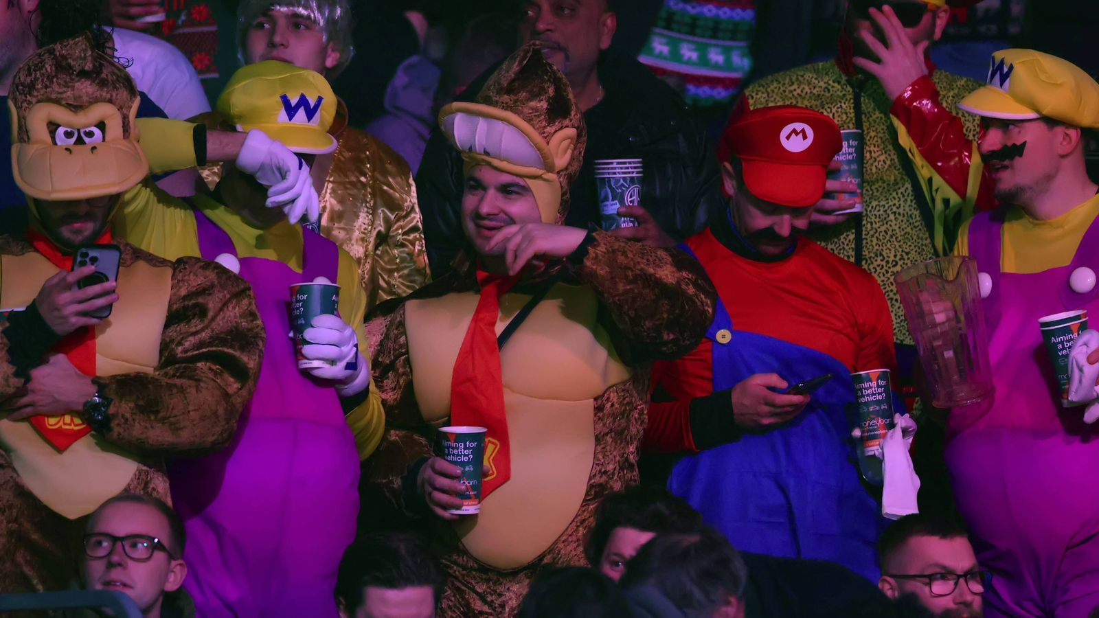 
                <strong>Mario und seine Freunde</strong><br>
                Mario und seine Freunde zählen mittlerweile zu den Stammgästen. Dieses Jahr bereits gesichtet: Mario, Luigi, Wario und Donkey Kong. Wo der italienische Klempner wohl seine Prinzessin Peach gelassen hat?
              