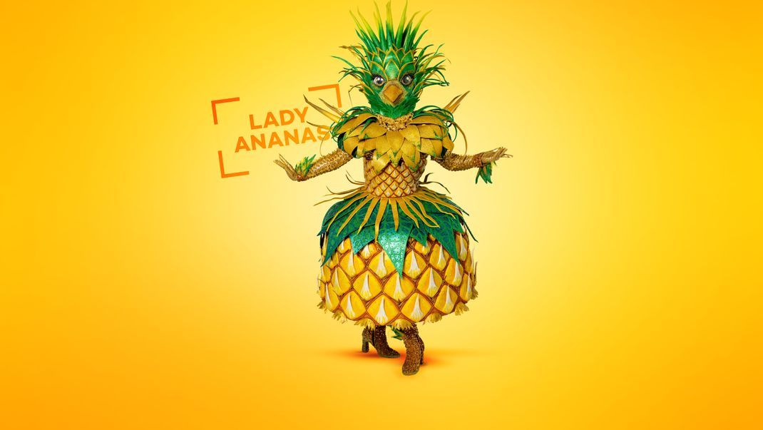 Sie tanzt Samba die ganze Nacht! Lady Ananas lässt bei "The Masked Singer" die Hüften schwingen.