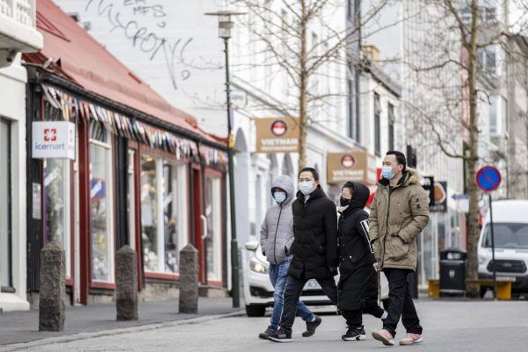 In Reykjavik haben bereits seit einigen Tagen die ersten Geschäfte und Schulen wieder geöffnet.