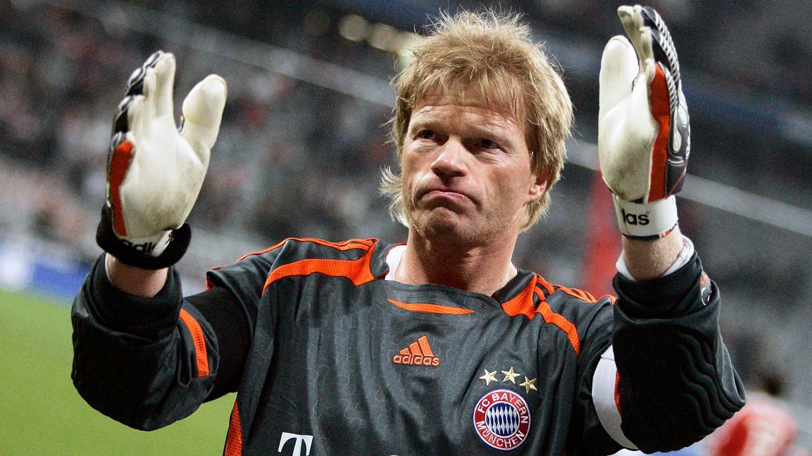 
                <strong>Tor - Oliver Kahn</strong><br>
                Frühere Vereine: FC Bayern München, Karlsruher SCErfolge (unter anderem): 8x deutscher Meister, 6x DFB-Pokal-Sieger, 1x Champions-League-Sieger, 1x UEFA-Cup-Sieger, 1x Weltpokal-Sieger, 1x Europameister
              