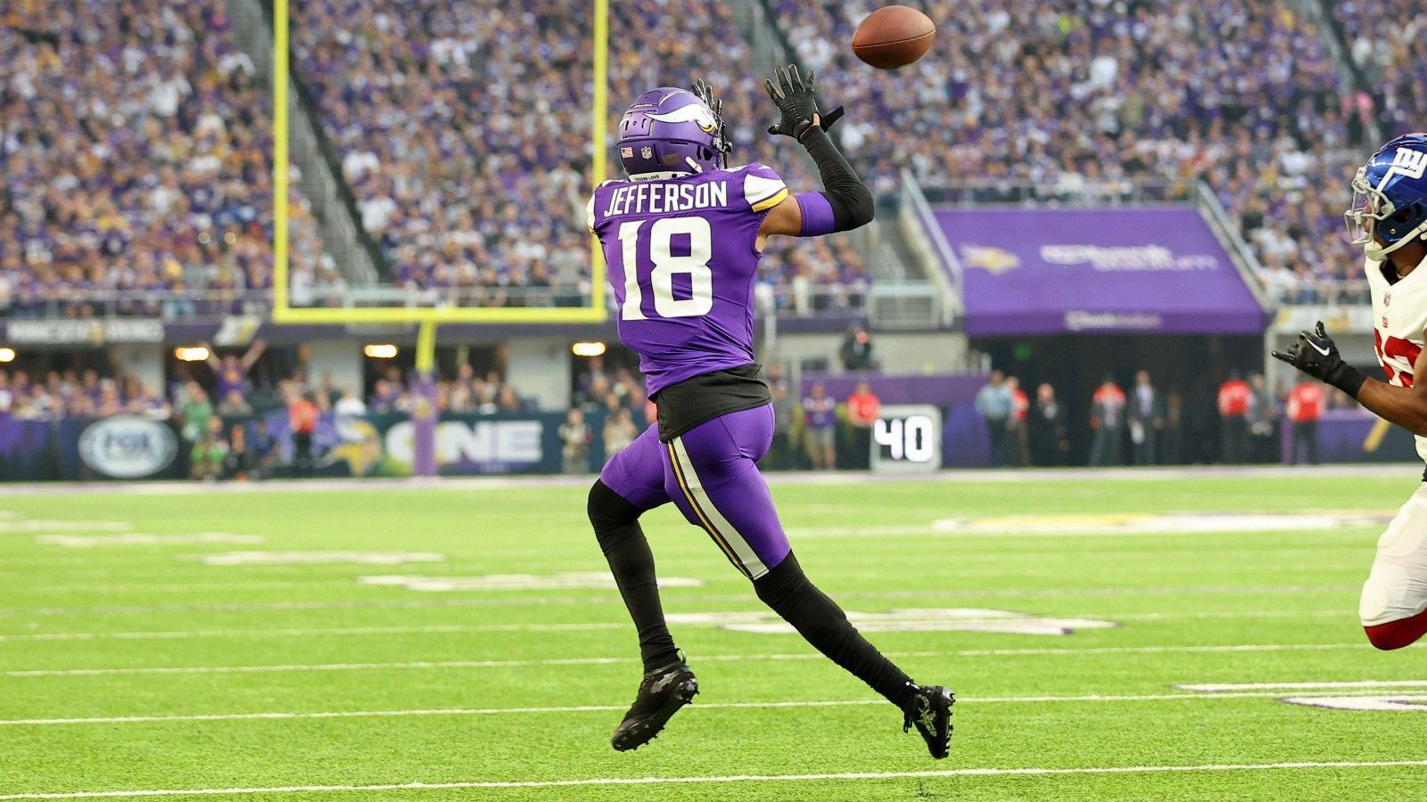 
                <strong>Minnesota Vikings – Justin Jefferson verlängern</strong><br>
                Muss man das noch großartig kommentieren? Justin Jefferson ist womöglich der beste Wide Receiver der NFL. 2023 ist die erste Chance, seinen Vertrag zu verlängern. Und das sollten – müssen – die Vikings auch tun.
              