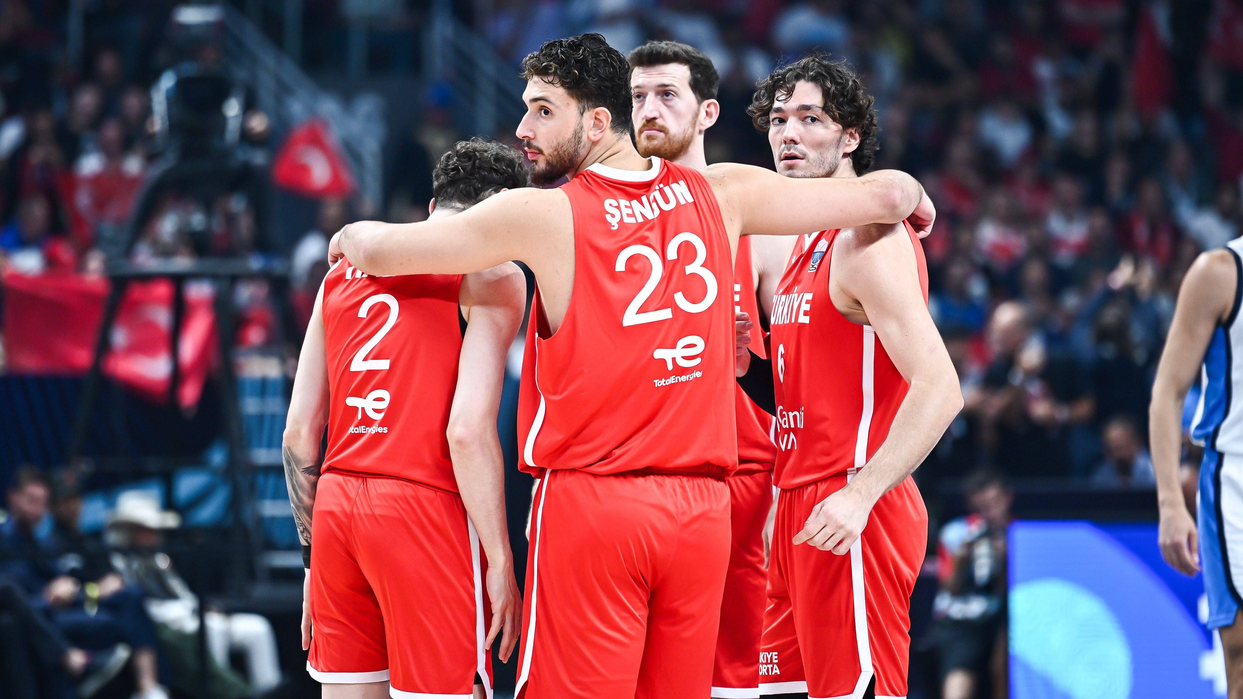 <em><strong>Das sind die Gegner der deutschen Basketballer im EM-Finale</strong></em><br><em>Das DBB-Team steht im EM-Finale und bekommt es nach dem weitgehend überzeugdenden Sieg über Finnland nun mit der Türkei zu tun. Dem Endspiel-Gegner gelang gegen Griechenland beim 94:68 eine wahre Machtdemonstration. In Vorbereitung auf das große Finale zwischen Deutschland und der Türkei stellt <strong>ran</strong> den Kader von Head Coach&nbsp;Halil Ergin Ataman vor.</em>