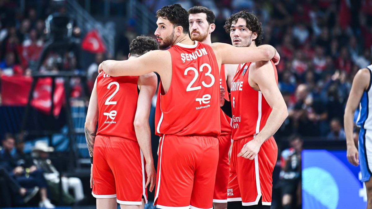 6 Cedi Osman with 2 Sehmus Hazer, 23 Alperen Sengun and 24 Ercan Osmaniof Turkiye in action during the FIBA EuroBasket 2025, Semi Finals match between Greece and Turkiye at Xiaomi Arena on Septembe...