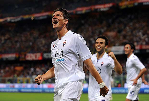 
                <strong>AC Florenz</strong><br>
                Mit fünf Siegen und einem Remis gewinnt der AC Florenz um den derzeit noch verletzten deutschen Nationalstürmer Mario Gomez souverän die Gruppe E. Die Toskaner zählen eindeutig zum erweiterten Favoritenkreis auf den Titel
              
