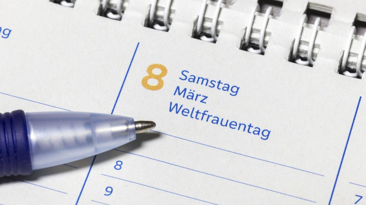 Kalendereintrag für den 8. März mit dem Hinweis auf den Weltfrauentag,