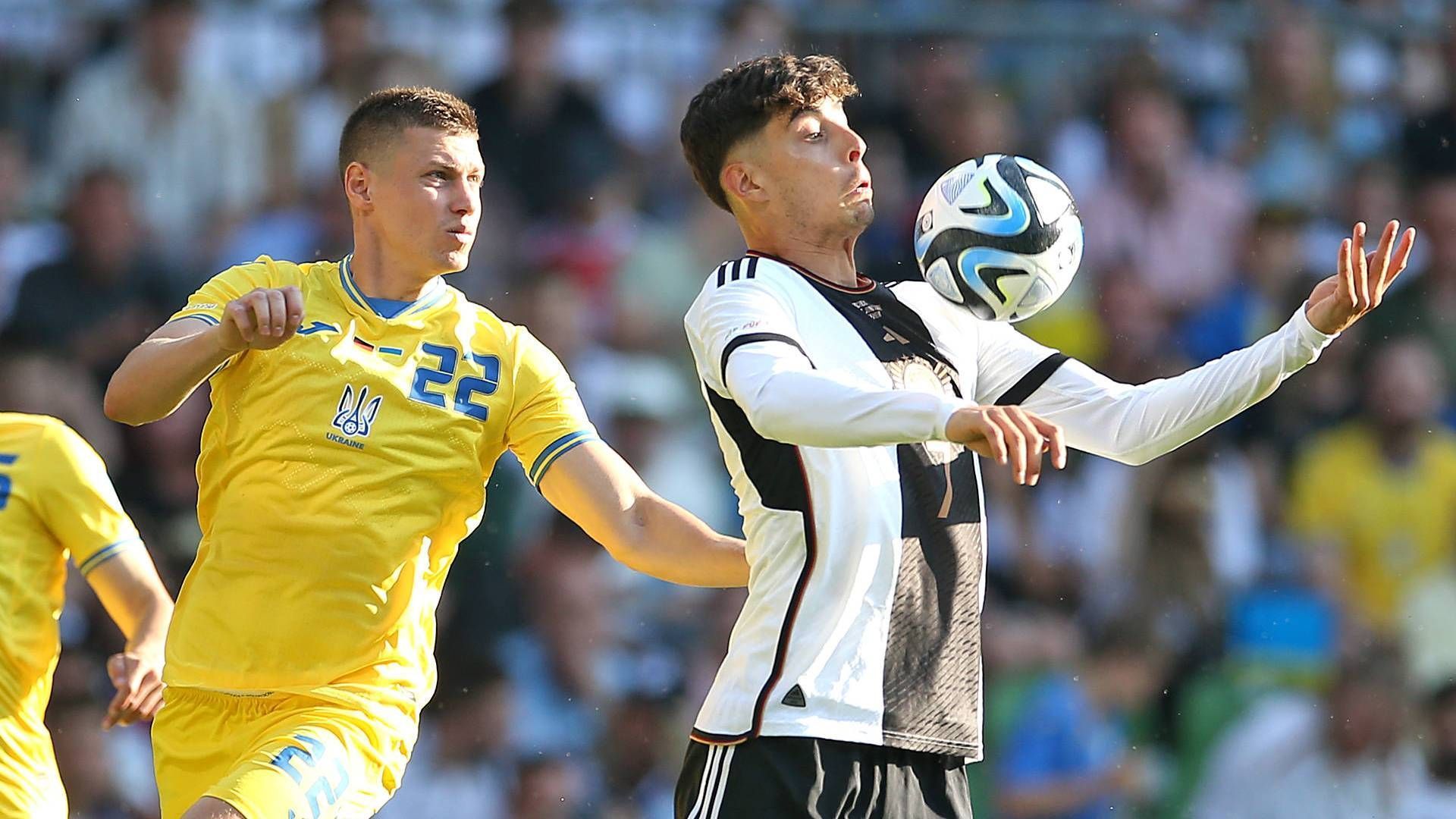 
                <strong>Kai Havertz</strong><br>
                Ersetzte Füllkrug nach Wiederanpfiff und zeigte sich recht spielfreudig. Lange aber auf verlorenem Posten. In der Schlussphase machte er dann den Unterschied. Erst traf er nach einer Einzelleistung zum Anschluss (83.), dann holte der ehemalige Leverkusener den Elfmeter heraus, den Kimmich zum Endstand verwandelte. ran-Note: 2
              