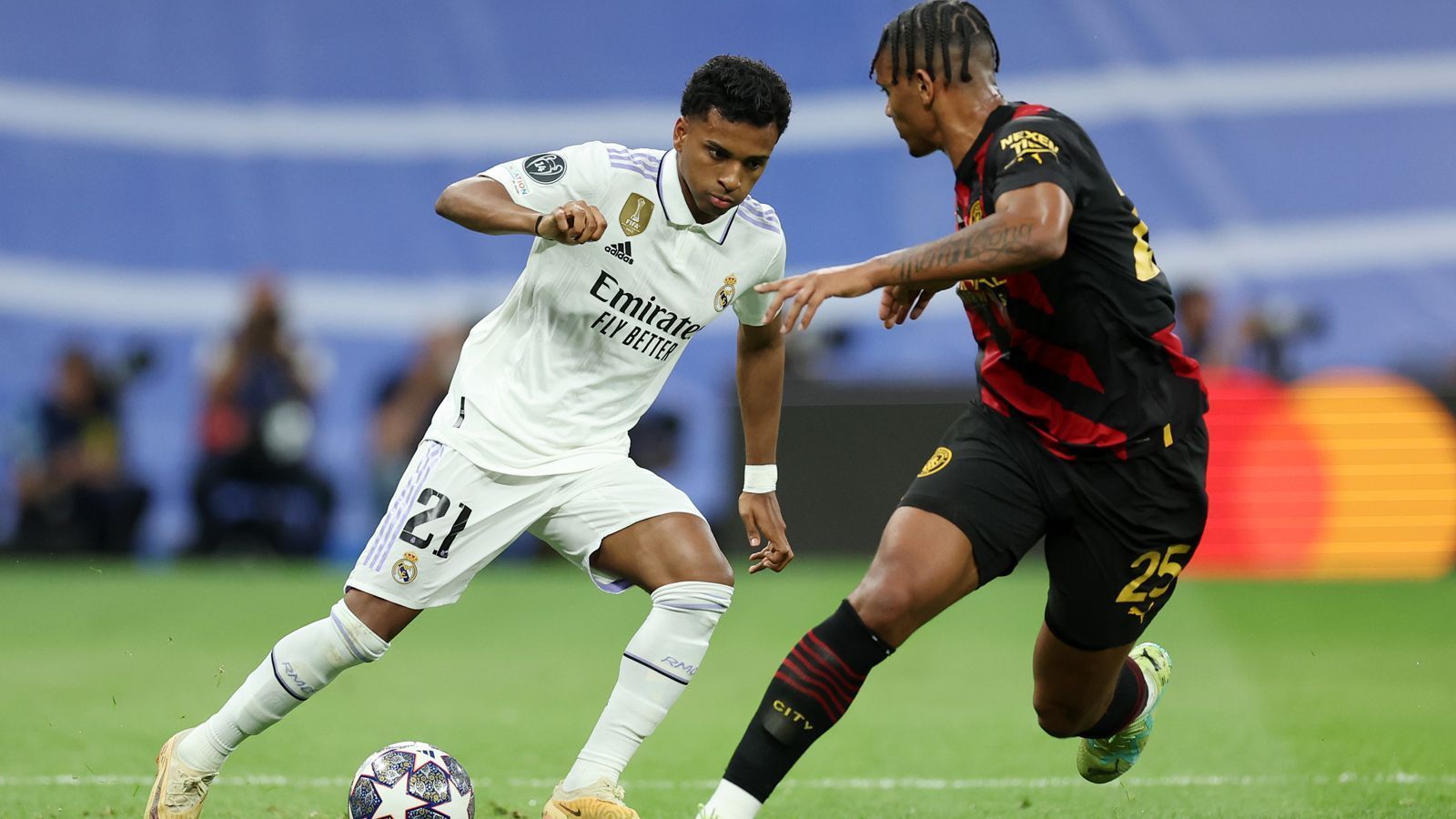 
                <strong>Rodrygo </strong><br>
                Rodrygo taucht zwar in einigen Spielphasen ab, beweist aber vor allem in der 2. Halbzeit seine Qualitäten am Ball und ist im Dribbling schwer zu stoppen. ran-Note: 3 
              