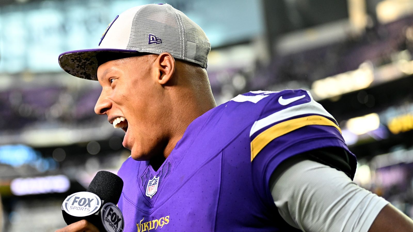 <strong>Gewinner: Joshua Dobbs (Minnesota Vikings)</strong><br>Einst studierte der Quarterback Luft- und Raumfahrttechnik mit der Möglichkeit Astronaut zu werden. Seine präzisen Pässe verleihen ihm den Spitznamen <a href="https://www.ran.de/sports/american-football/nfl/news/minnesota-vikings-schreiben-mit-josh-dobbs-am-saison-maerchen-332502">"Passtronaut"</a>. Neben Dobbs gab es eine Menge weiterer Quarterbacks, die man hier hätte aufzählen können. Wie zum Beispiel Kyler Murray, Geno Smith, Brock Purdy, Dak Prescott oder C.J. Stroud.