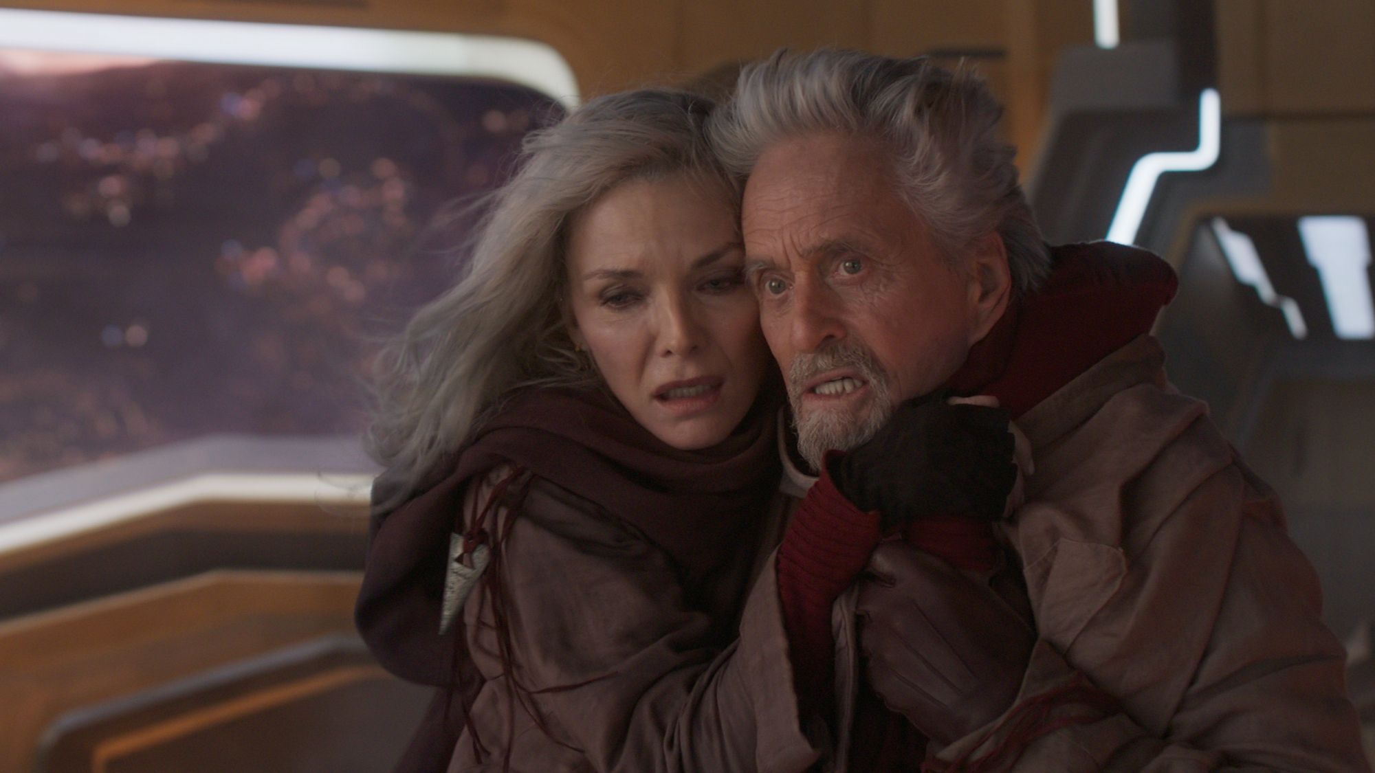 Michelle Pfieffer und Michael Douglas in "Marvel Studios' ANT-MAN AND THE WASP: QUANTUMANIA"