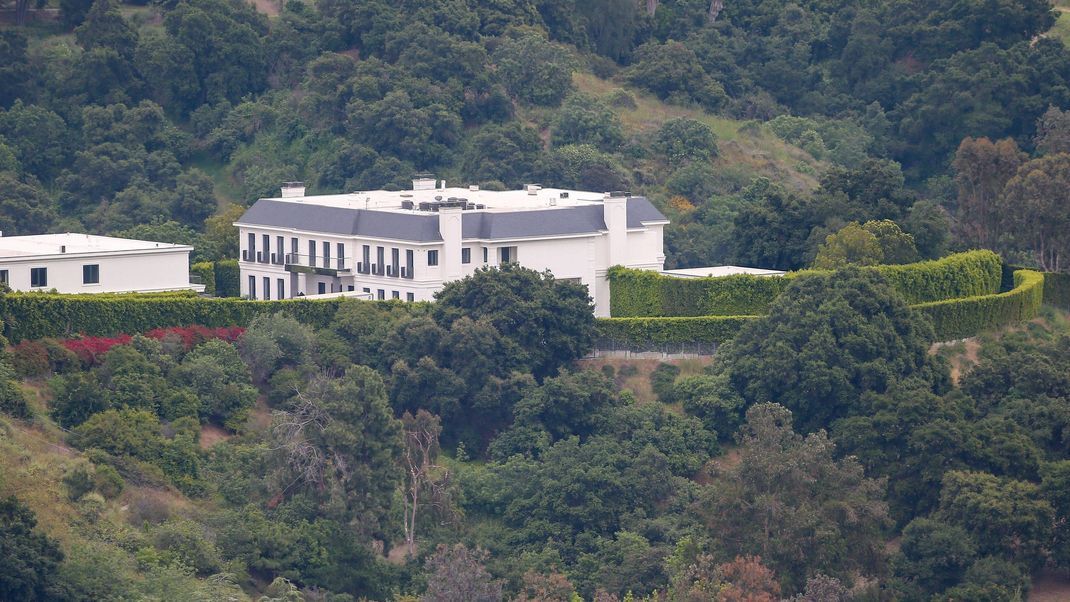 Das ist die neue Villa von Jennifer Lopez und Ben Affleck in Beverly Hills.