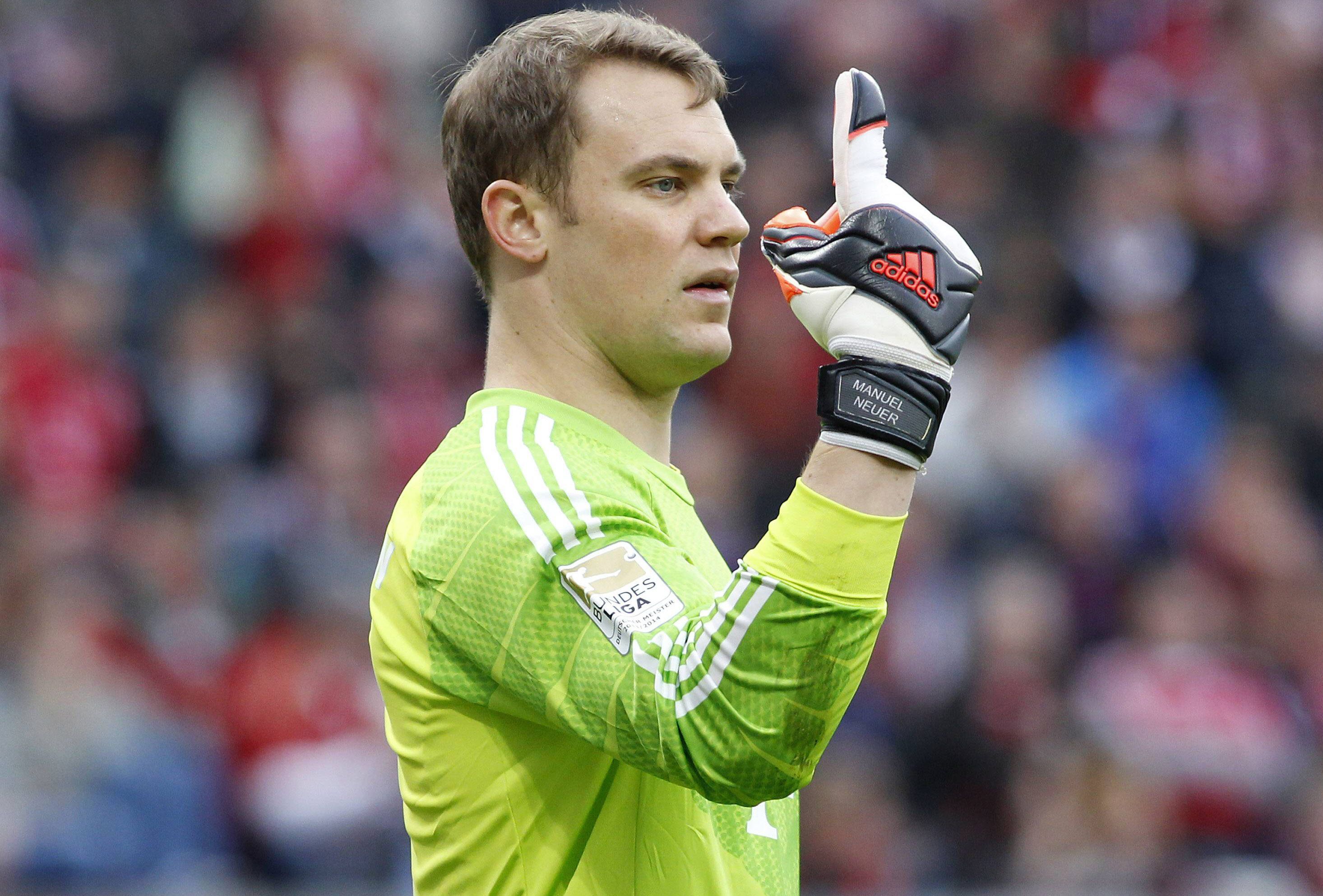 
                <strong>Platz 39: Manuel Neuer (FC Bayern München)</strong><br>
                Vertrag bis 2019 - Alter: 29 - Wechselwahrscheinlichkeit: Niedrig - Geschätzter Wert: Zwischen 46 und 51 Millionen Euro.
              