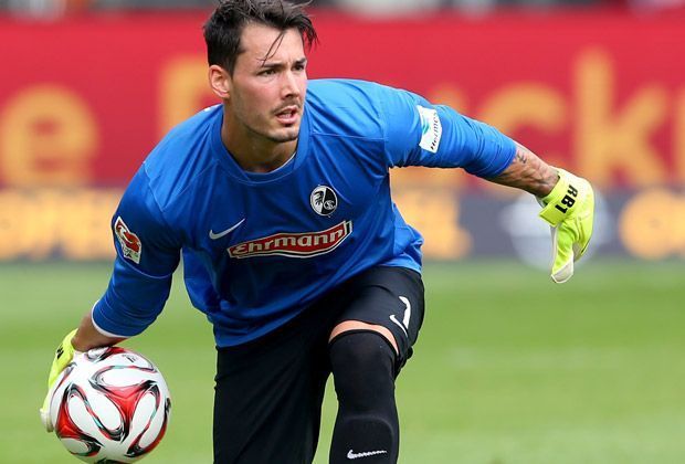 
                <strong>Roman Bürki (SC Freiburg)</strong><br>
                Baumanns Nachfolger beim SC Freiburg wurde ebenfalls zum Dauerbrenner - und das aus gutem Grund. In seinem ersten Bundesliga-Jahr zeigte der Schweizer starke Leistungen. Die Konkurrenz hat ihn wohl auf dem Zettel, ein Wechsel ist nicht ausgeschlossen.
              