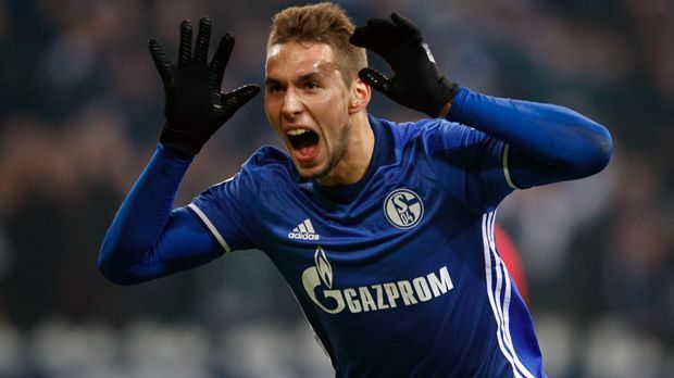 
                <strong>FC Schalke 04</strong><br>
                Zugänge: Marko Pjaca (Bild/Juventus Turin, Leihe; Leihgebühr 800.000 Euro), Cedric Teuchert (1. FC Nürnberg, eine Million Euro Ablöse), Abdul Rahman Baba (FC Chelsea, Leihe), Bernard Tekpetey (Rückkehr nach Leihe von Altach)Abgänge: Donis Avdijaj (Roda Kerkrade, Leihe), Coke (Levante, Leihe), Fabian Reese (SpVgg Greuther Fürth, Leihe)Einnahmen: -Ausgaben: 1,8 Millionen Euro
              