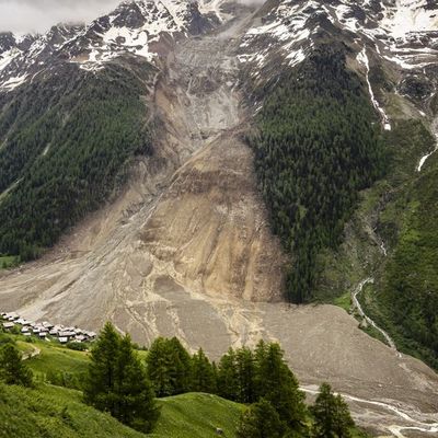 Bereits Anfang Juni wurde das Dorf Blatten (Schweiz) durch den Abbruch des Birkengletschers (Bild) verschüttet. 
