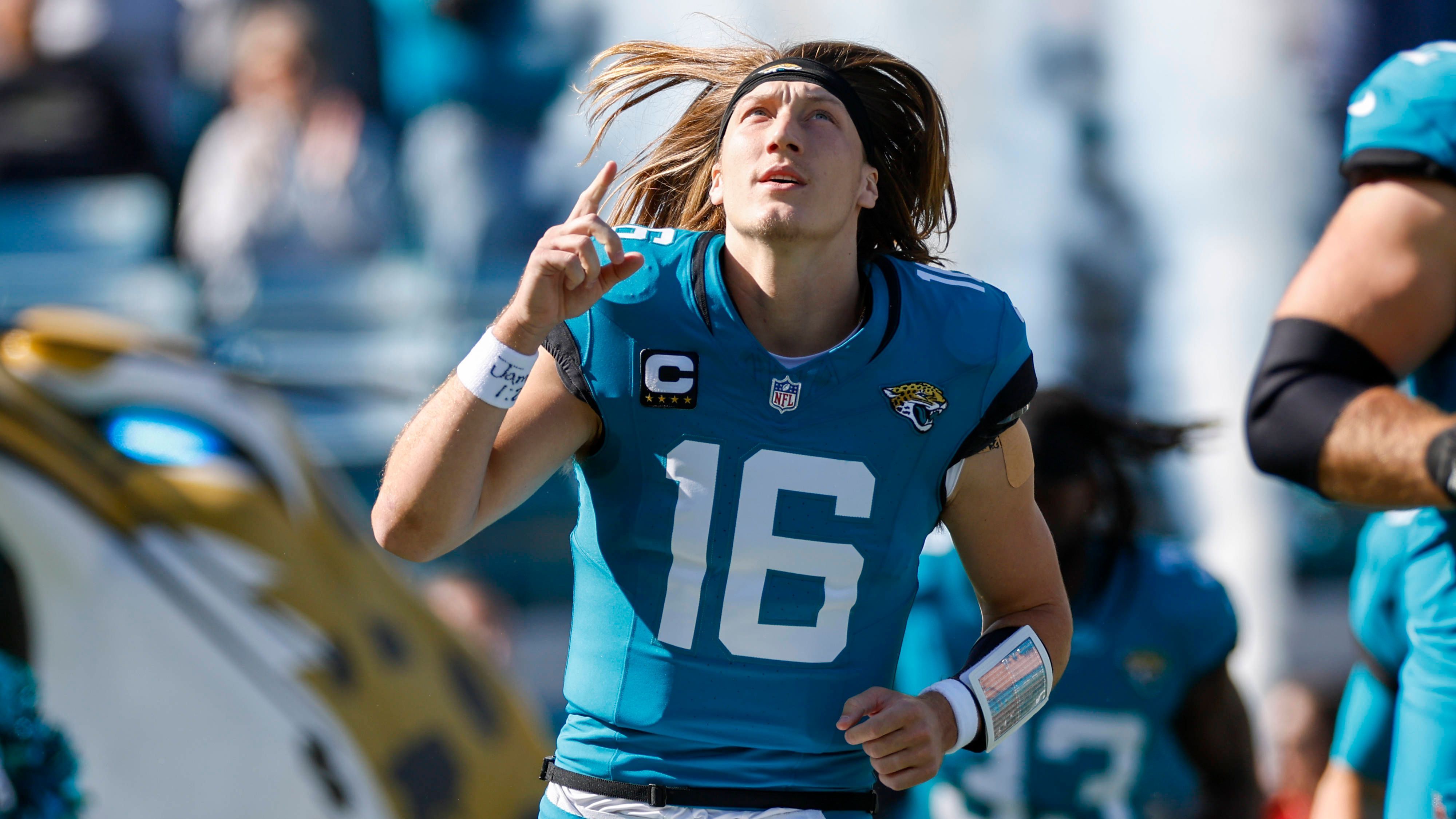 <strong>Trevor Lawrence (Jacksonville Jaguars)</strong><br>Die Pittsburgh Steelers planen offenbar eine komplette Neuausrichtung auf der Quarterback-Position. Wie TV-Journalist Ryan Burr berichtet, hat die Franchise bei den Jacksonville Jaguars nach einem Trade für Trevor Lawrence angefragt. Der First Overall Pick aus dem Draft 2021 unterschrieb vor der abgelaufenen Saison einen Fünfjahresvertrag über 275 Millionen Dollar. Burr nennt dazu auch ein mögliches Paket für den Blockbuster-Deal ...