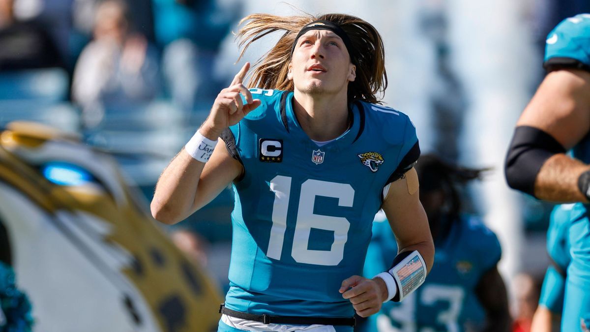 JACKSONVILLE, FL - DECEMBER 01: Jacksonville Jaguars quarterback Trevor Lawrence (16) runs out on the field before the game between the Jacksonville Jaguars and the Houston Texans on December 1, 20...