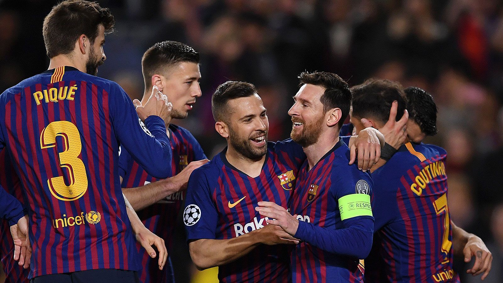 
                <strong>Platz 1: FC Barcelona</strong><br>
                Am FC Barcelona führt derzeit kein Weg vorbei. Allen voran Lionel Messi präsentiert sich aktuell in Gala-Form. Daran musste im Achtelfinal-Rückspiel bereits Olympique Lyon glauben, als der Argentinier zwei Treffer bei der 5:1-Gala beisteuerte. Auch in La Liga sorgte der 31-Jährige mit seinem Tor gegen Atletico Madrid für eine Vorentscheidung im Meisterschaftskampf. Insgesamt schossen die Katalanen in den letzten fünf Spielen 17 Tore und sind seit Mitte Januar ungeschlagen. In dieser Form und mit dieser Offensiv-Power dürfte Manchester United nur eine Zwischenstation auf dem Weg zum fünften Champions-League-Titel sein.
              