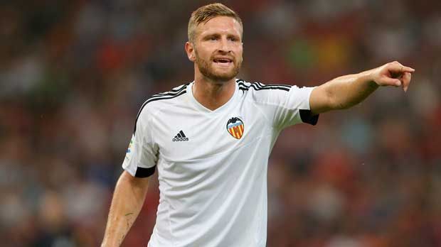 
                <strong>Shkodran Mustafi</strong><br>
                Shkodran Mustafi: Der Verteidiger kommt mit dem FC Valencia langsam in Schwung. Bei Sporting Gijon gewinnt der Klub sein erstes Ligaspiel der Saison mit 1:0 und hat nun fünf Punkte. Mustafi spielt durch.
              