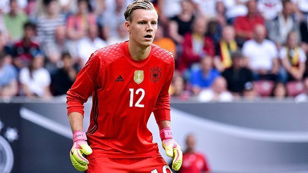 
                <strong>Bernd Leno</strong><br>
                Bernd Leno: Erlebte ein unglückliches Debüt im DFB-Team. War bis zum Gegentor überhaupt nicht gefordert und hatte dann keine Chance gegen den Hamsik-Hammer. Das 1:2 war nur schwer haltbar – unmöglich war es nicht. In der Halbzeit raus für Marc-Andre ter Stegen. ran-Note: 3-.
              