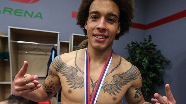 
                <strong>Axel Witsel (Belgien)</strong><br>
                Wenn der Belgier Axel Witsel wie beflügelt spielt, könnte das an den Tattoos auf seinem Oberkörper liegen.
              