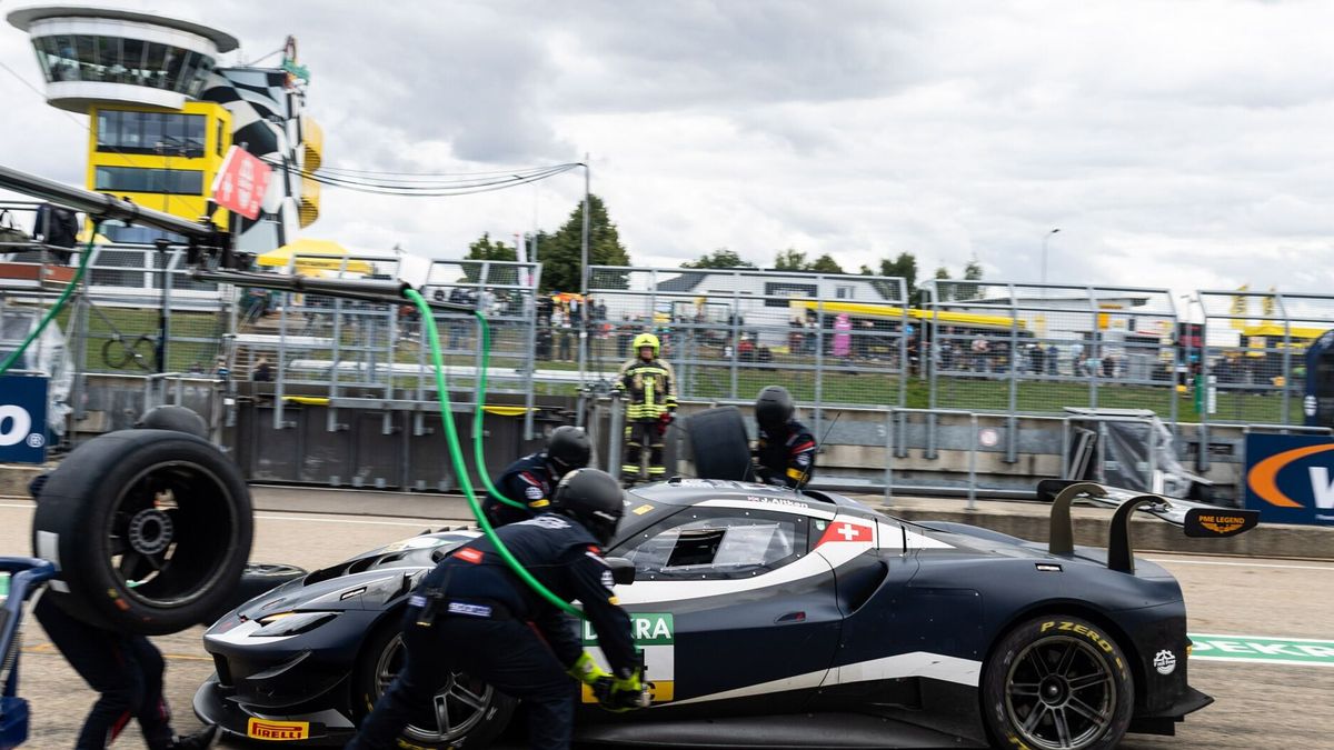 Aitken verlor beim Boxenstopp rund 13 Sekunden, aber es lag nicht an der Crew