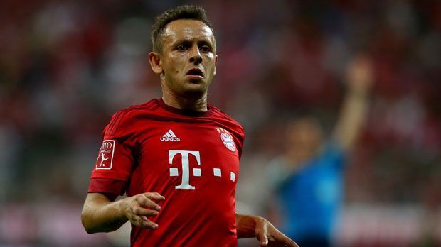 
                <strong>Rafinha-(FC-Bayern-München)</strong><br>
                Rafinha (FC Bayern München): Der "tz" verriet Rafinha, dass er einen deutschen Pass haben möchte. Somit könnte er auch für Deutschland spielen. Für Brasilien ist er bisher nur in zwei Freundschaftsspielen aufgelaufen. Und gute Rechtsverteidiger sind hierzulande bekanntlich Mangelware.
              