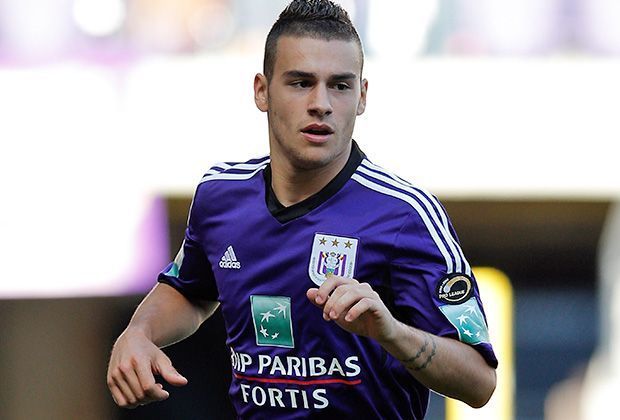 
                <strong>Massimo Bruno - Ablöse 5 Millionen Euro</strong><br>
                Rekord-Transfer der Zweiten Liga. Nach transfermarkt.de soll Leipzig fünf Millionen an den RSC Anderlecht überwiesen haben - nur um dem 20-Jährigen einen Fünf-Jahres-Vertrag zu geben und ihn sofort an RB Salzburg auszuleihen. Praktisch wenn Klubs den identischen Sportdirektor haben.
              