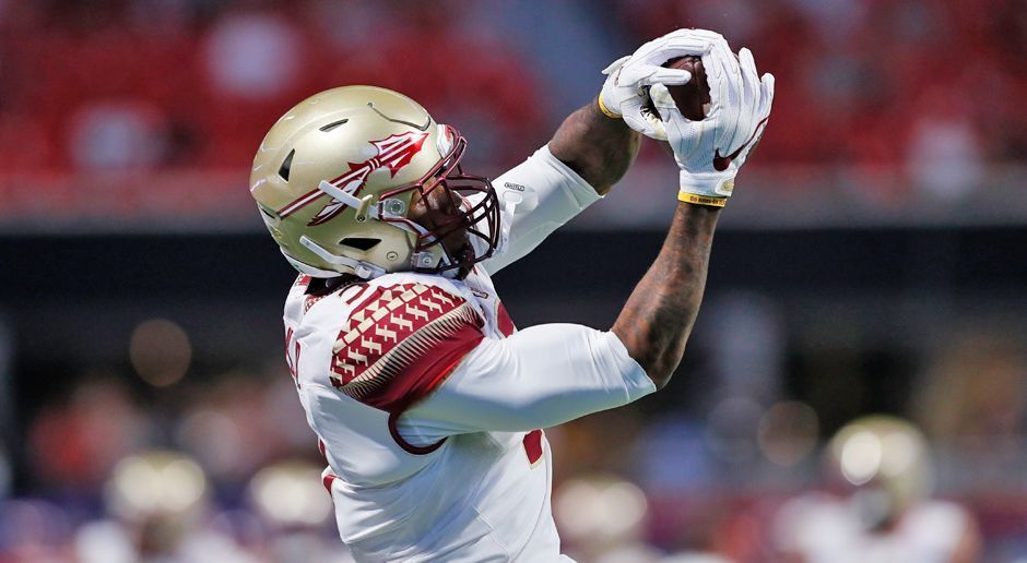 
                <strong>12. Pick - Tampa Bay Buccaneers: S Derwin James</strong><br>
                Die Bucs müssen trotz der Verpflichtungen von Vinny Curry und dem Trade für Jason Pierre-Paul in der Defense - insbesondere in der alternden Secondary – zulegen. Wer bietet sich besser an, als einer der besten Safeties im Draft? In der Offensive würde sich ein Running Back anbieten, aber nach Saquon Barkley hat kein Running Back Top-15-Format. Dafür bietet sich dann aber die zweite Runde an.
              