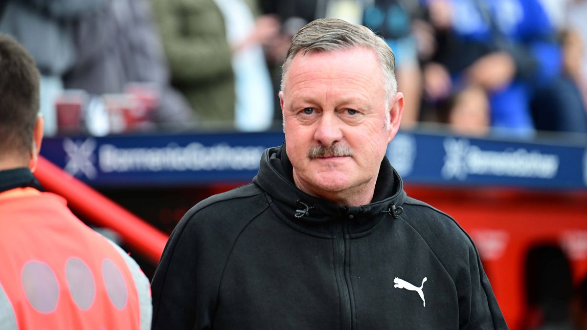 21.09.2025; Leverkusen; Fussball, Herren, 1. Fussball-Bundesliga, Saison 2025 2026, Bayer 04 Leverkusen vs. Borussia Moenchengladbach Roland Virkus (Geschaeftsfuehrer Gladbach) DFL regulations proh...