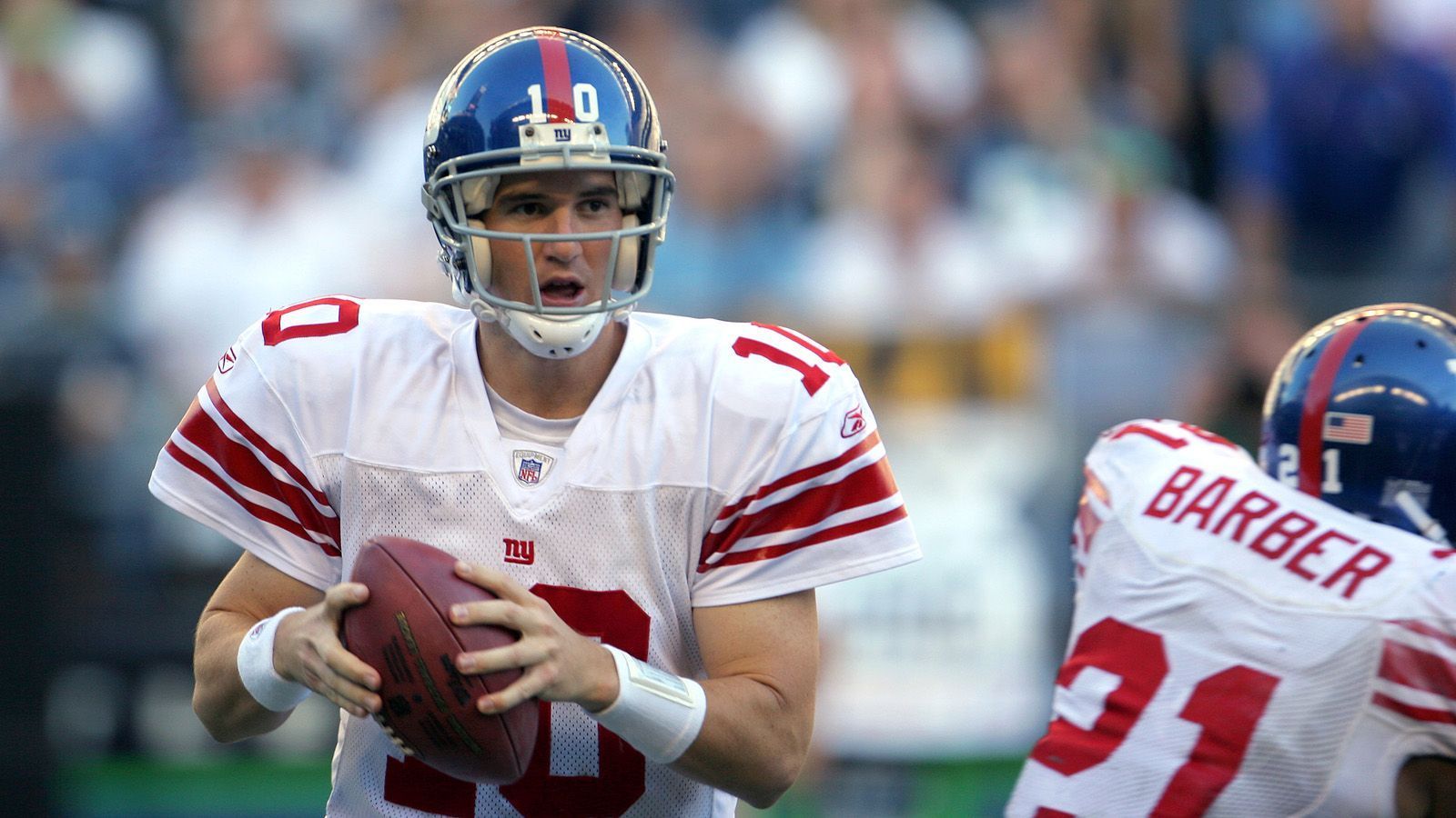 
                <strong>Saison 2006</strong><br>
                In seiner dritten Saison in der NFL schloss Eli Manning fast nahtlos an die Leistungen des Vorjahres an, das ließen sich die Giants insgesamt 9.021.000 Dollar kosten (1.641.000 Dollar Grundgehalt und 7.380.000 Dollar Incentive).
              