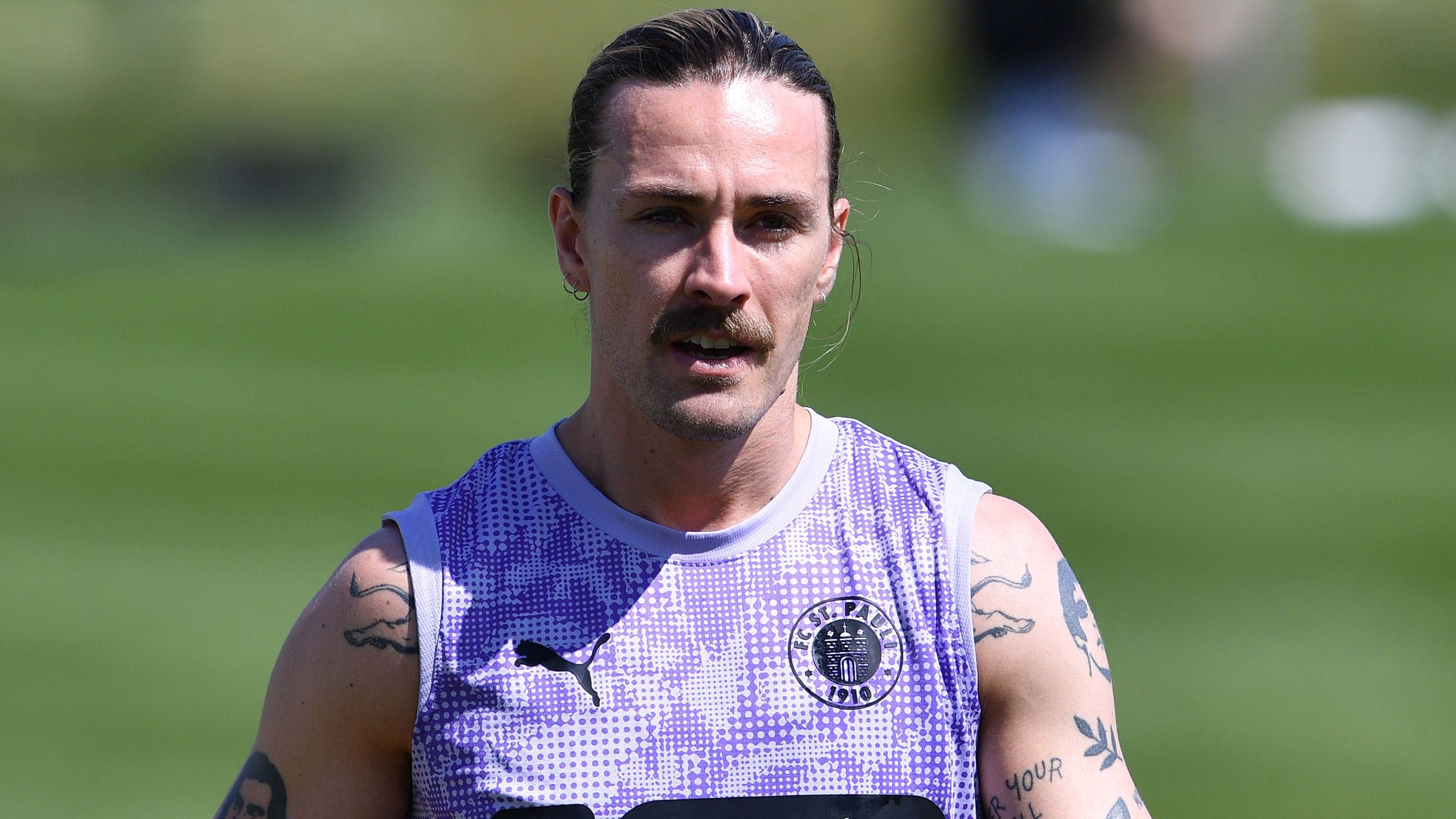 <strong>FC St. Pauli: Jackson Irvine</strong><br>Kapitän seit Sommer 2023.